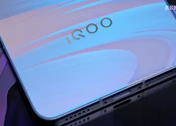 iQOO Neo11 «показал спину»: металлическая рамка, 2K-экран и аккумулятор ёмкостью 7500 мА/ч