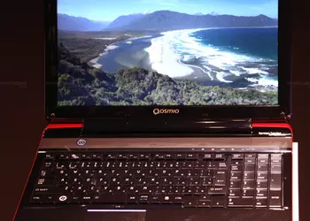 Toshiba dynabook T851/D8CR: первый серийный ноутбук с автостереоскопическим 3D-экраном