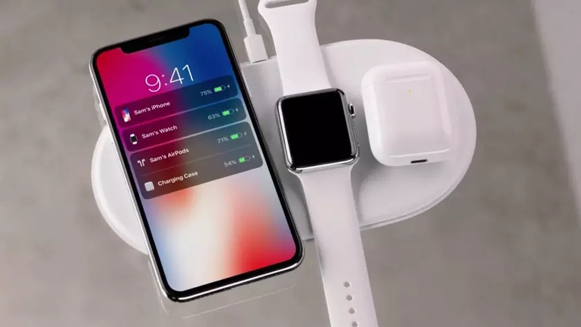 Bloomberg: несмотря на провал AirPower, Apple все еще работает над ее аналогом и реверсивной зарядкой для iPhone и iPad