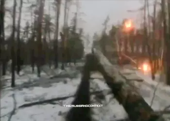 Российская колонна попала под удар кассетными боеприпасами: запись с камеры оккупанта (7 минут видео)