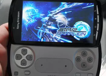 MWC 2011: игровой смартфон Sony Ericsson XPERIA Play своими глазами (видео)