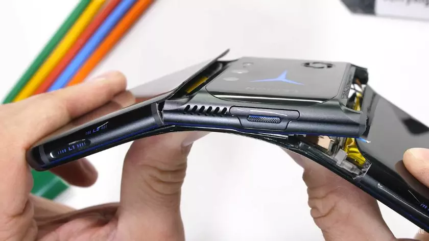 Трещит по швам: игровой смартфон Lenovo Legion 2 Pro провалил тест на прочность