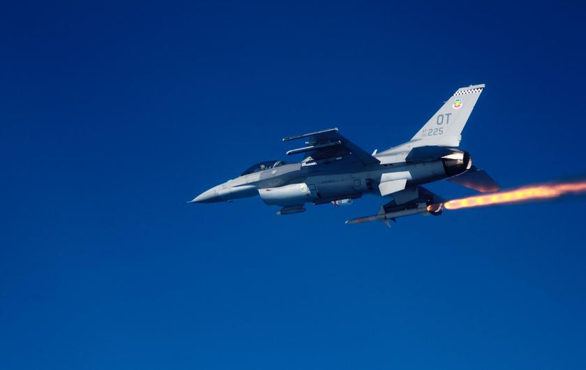 EE.UU. aprueba la venta por 619 millones de dólares de 300 misiles AGM-88B HARM y AIM-120C-8 AMRAAM a Taiwán para cazas F-16