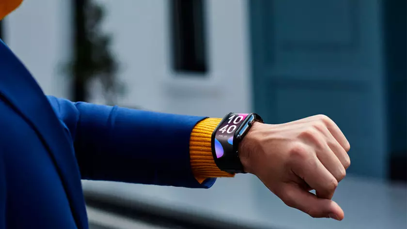 Nubia Watch: смарт-часы с 4-дюймовым гибким дисплеем и вдвое дешевле Nubia Alpha