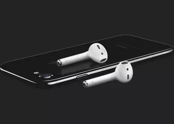 Беспроводные наушники AirPods: пан або пропав