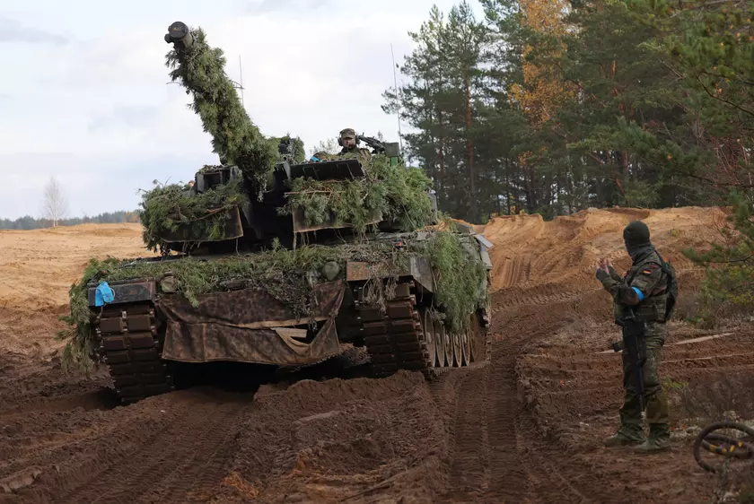 Германия в ближайшие дни примет решение о поставках в Украину танков Leopard 2