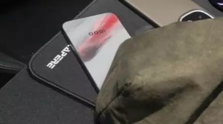 iQOO 15 will receive a record-breaking 6000 nits screen and three light sensors (+ first real photos)