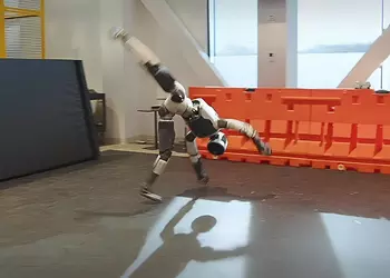 Робот, который исполняет брейк-данс: Boston Dynamics показала невероятные акробатические способности робота Atlas