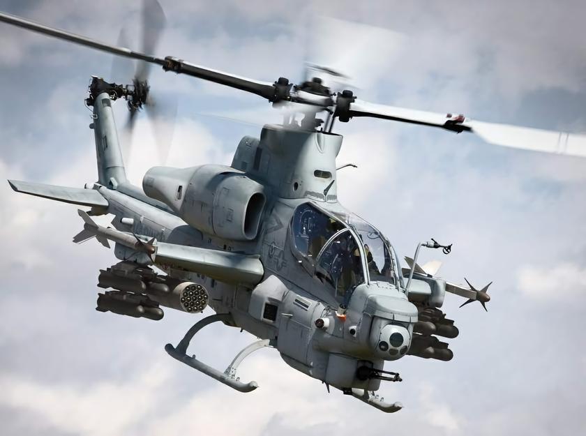 Remplacement des Mi-24 et Mi-35 : la République tchèque reçoit des États-Unis six hélicoptères d'attaque Bell AH-1Z Viper et deux hélicoptères utilitaires Bell UH-1Y Venom.