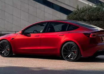 Франция потребовала от Tesla прекратить делать ложные заявления об автономном вождении