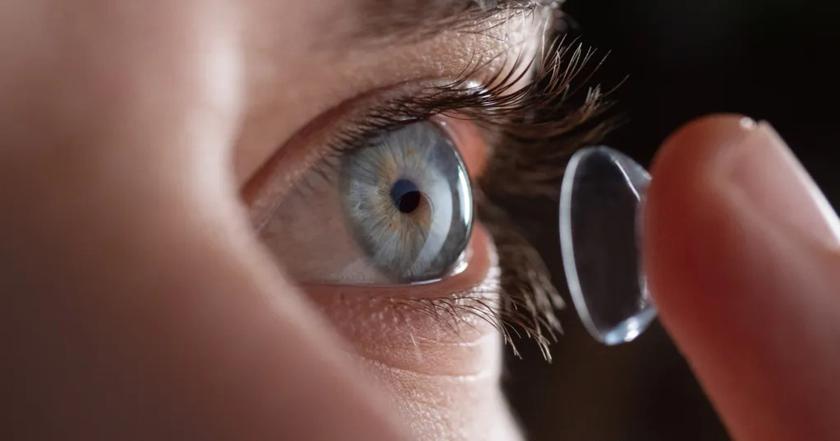 Ученые из Сингапура создали батареи для умных контактных линз, которые питаются от слез, как в фильме "Миссия невозможна"