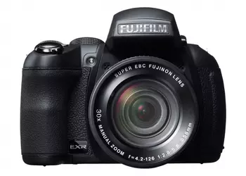 Fujifilm FinePix HS30EXR и HS25EXR: 30-кратные суперзумы с электронным видоискателем 