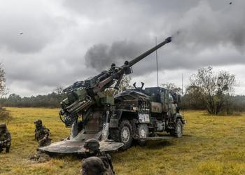 Emmanuel Macron bestätigt, dass Frankreich der Ukraine eine weitere Ladung CAESAR-Geschütze und gepanzerte Fahrzeuge liefern wird