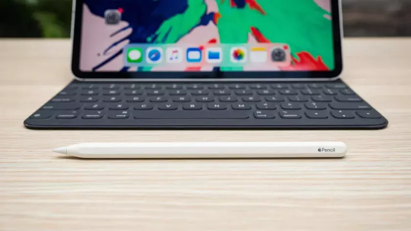 Стилус Apple Pencil 3 показали на видео: глянцевый корпус от первого поколения и магнитное крепление от второго