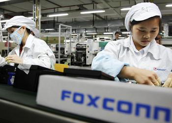 Holiday sales of Apple smartphones under threat - China restricts the work of factories because of the coronavirus, and Foxconn will reduce the supply of iPhones from the largest factory by 30%