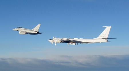 L'Eurofighter Typhoon della Royal Air Force britannica ha tracciato due velivoli antisommergibile russi Tu-142, progettati per neutralizzare i sottomarini statunitensi dotati di armi nucleari.