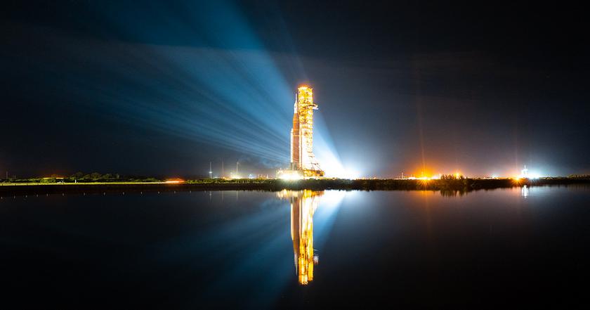 Вселенная против высадки людей на Луну – NASA вновь отложило запуск ракеты SLS из-за шторма