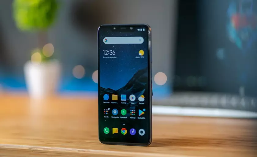 Xiaomi возобновила обновление Android 10 для Pocophone F1