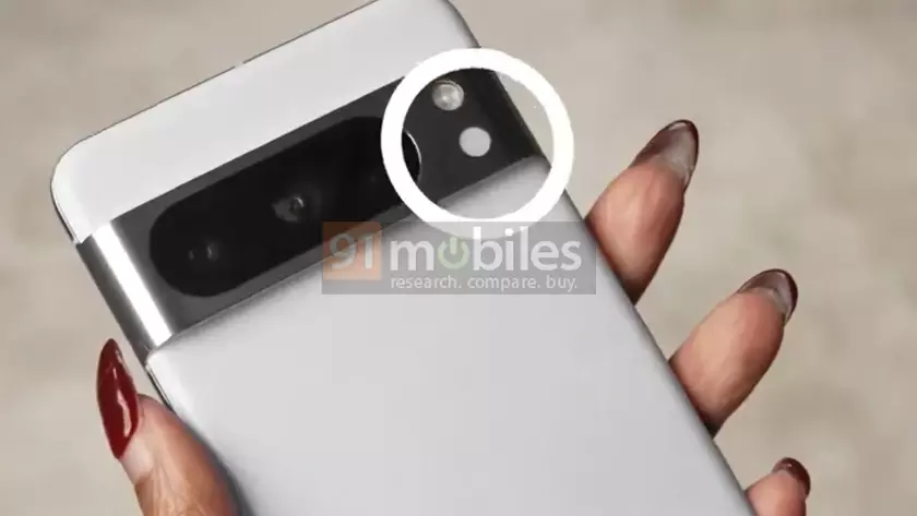 В интернете появилась реклама Google Pixel 8 Pro: смартфон получит датчик температуры тела