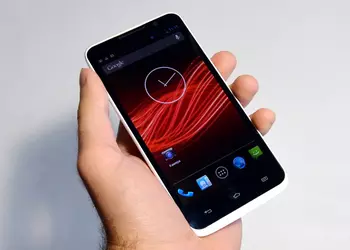 Смартфон Highscreen Alpha R: Full HD, две симки и рекордная автономная работа