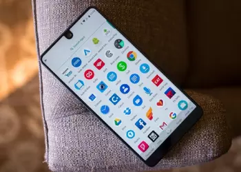 Essential sent to the shelves of restored smartphones under the guise of new