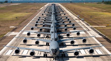 Die US-Luftwaffe will bis zu 100 Drohnen von KC-135-Tankflugzeugen aus zur Aufklärung, Pilotenrettung und zum Ablenken von Luftabwehrraketen starten