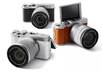 Fujifilm представила беззеркалку X-A2 для любителей селфи