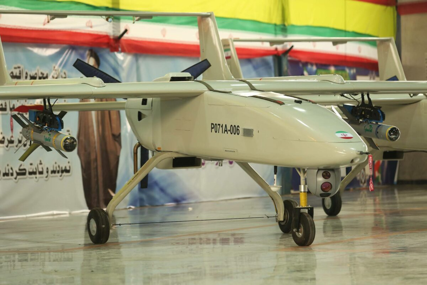 In Russia ha mostrato il drone d'attacco iraniano Mohajer-6 con una velocità fino a 200 km/he i missili anticarro Almas con un raggio di lancio di 200 km
