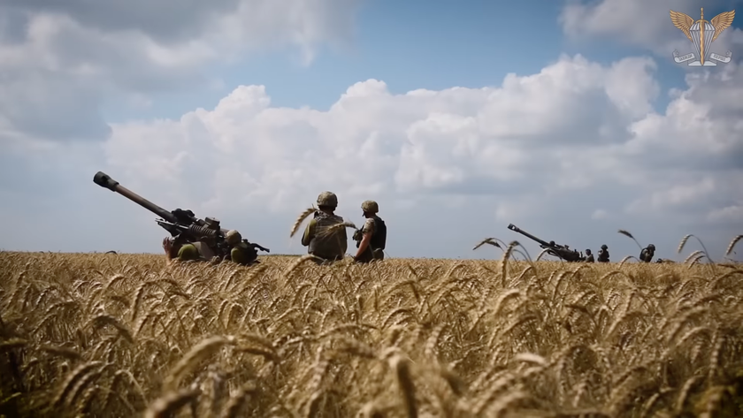Siły Zbrojne Ukrainy pokazały, jak skutecznie wykorzystywane są brytyjskie haubice L119 (wideo)