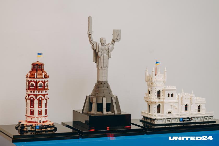 UNITED24 представила достопримечательности Украины из кубиков LEGO — Украину-Мать, мариупольскую водонапорную башню и «Ласточкино гнездо»