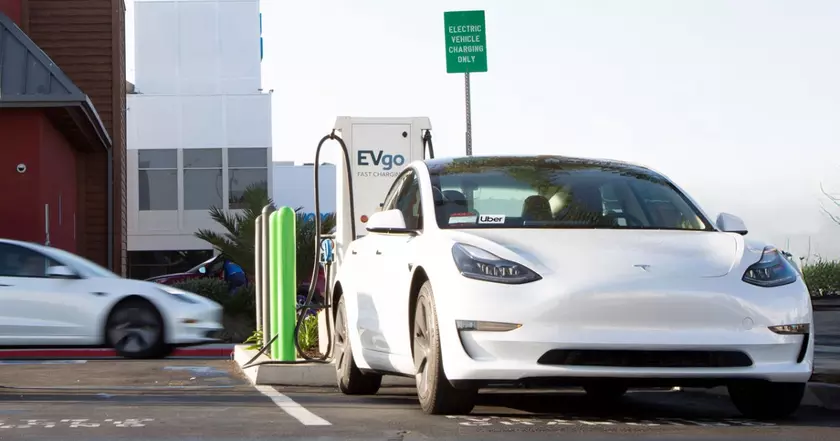 Tesla Model 3: Размышления и будущее зарядных станций