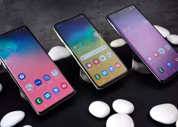 Samsung's older flagships get Android 12 operating system