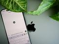Apple и OpenAI ведут переговоры о создании чат-бота для iPhone — Bloomberg
