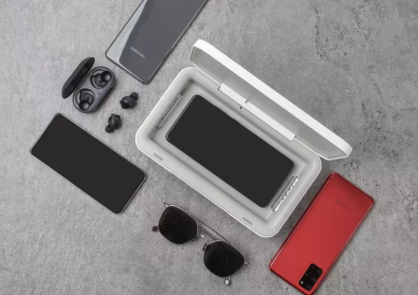 Samsung UV Sterilizer: футляр, который одновременно и заряжает, и стерилизует гаджеты