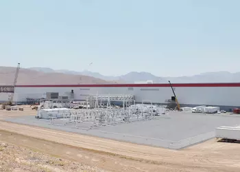 Tesla открыла новую фабрику