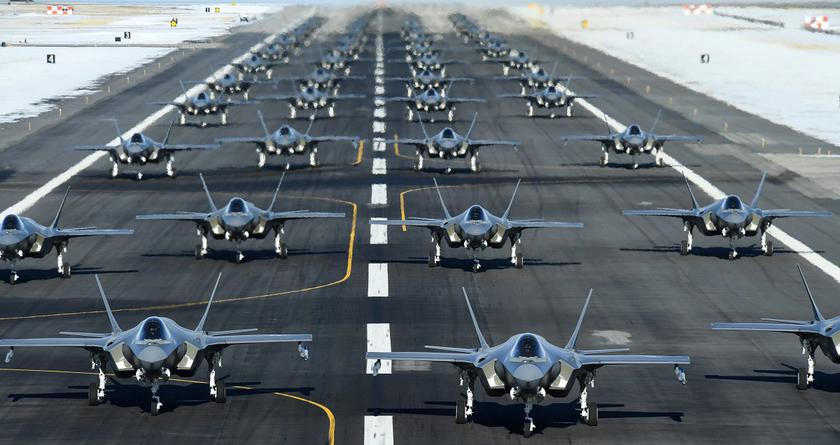 Истребитель пятого поколения F-35 Lightning II завершил критические важные испытания, которые открывают дорогу к полномасштабному производству