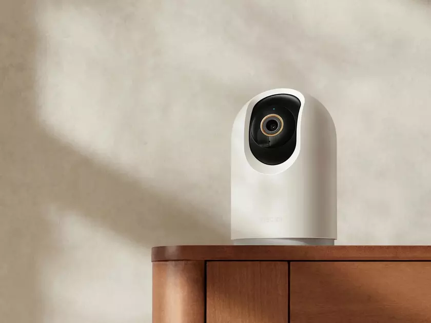 Xiaomi представила в Европе Smart Camera C500 Pro: 3K-камеру с вращением на 360° и двусторонней голосовой связью за €70