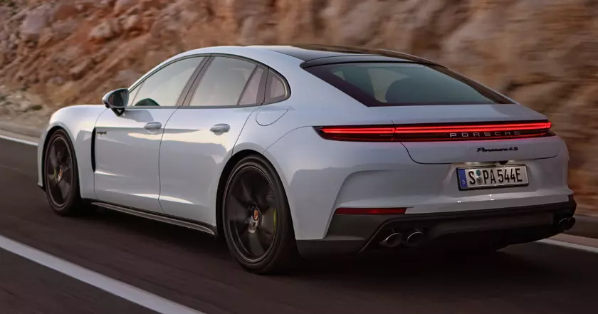 Porsche представила два плагин-гибрида Panamera 4 E-Hybrid и 4S E-Hybrid с запасом хода на электротяге до 96 км