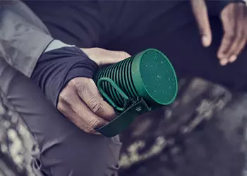 Bang & Olufsen Beosound Explore: портативная Bluetooth-колонка с карабином, защитой IP67 и автономностью до 27 часов за 199 евро