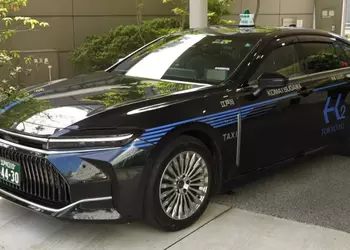 Водородный седан Toyota Crown стал такси и полицейским автомобилем в Японии