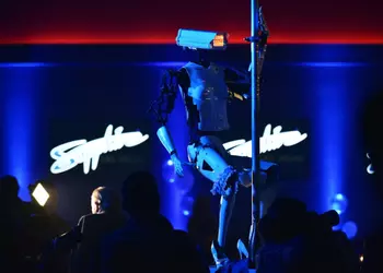 На выставку CES привезли роботов-стриптизеров