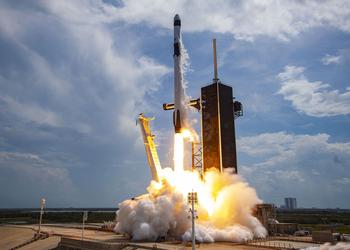SpaceX зніме з орбіти частину супутників Starlink V2 Mini, які почали знижуватися