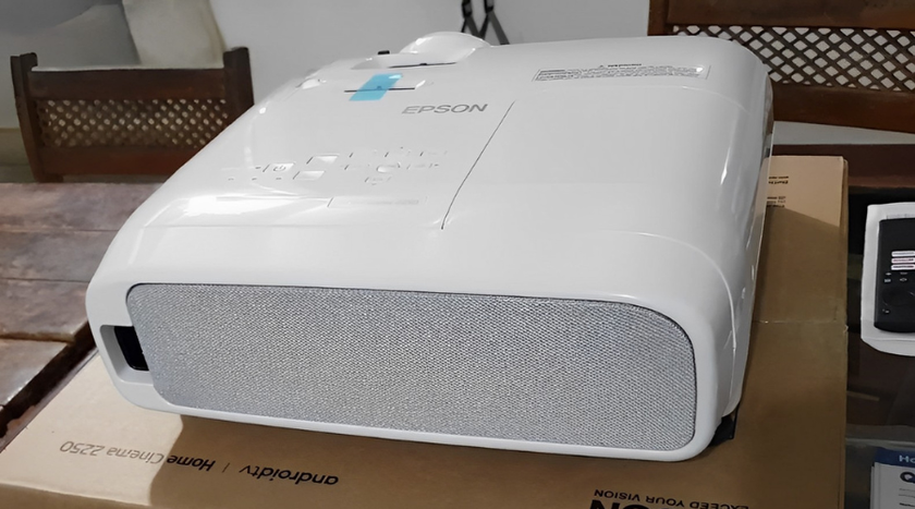 Epson EH-TW5820 vidéoprojecteur bluetooth wifi