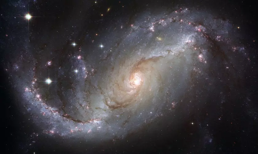 Учёные вновь вернулись к опровергнутой гипотезе старения света, которая предполагает, что Вселенная существует уже почти 27 млрд лет