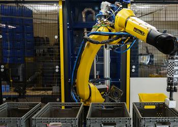 Amazon unveils Sparrow robot to do routine work in warehouses