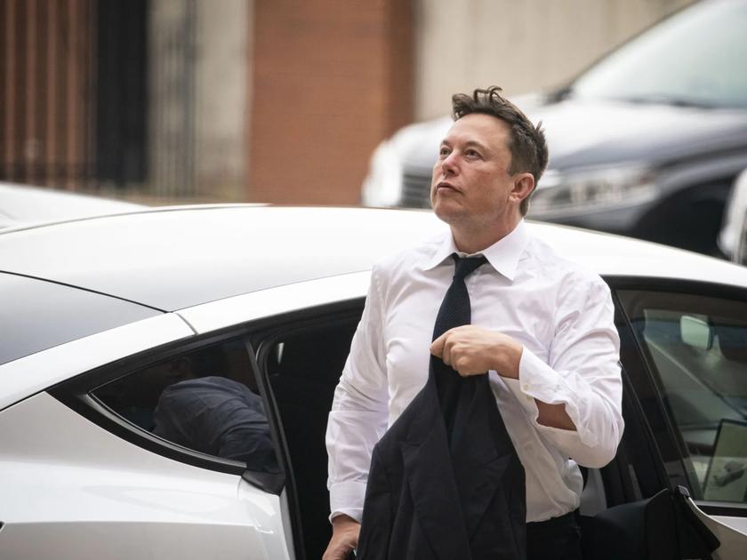 Musk ha venduto 22 milioni di azioni di Tesla per 3,58 miliardi di dollari - il valore dei titoli è già sceso del 60% dall'inizio dell'anno