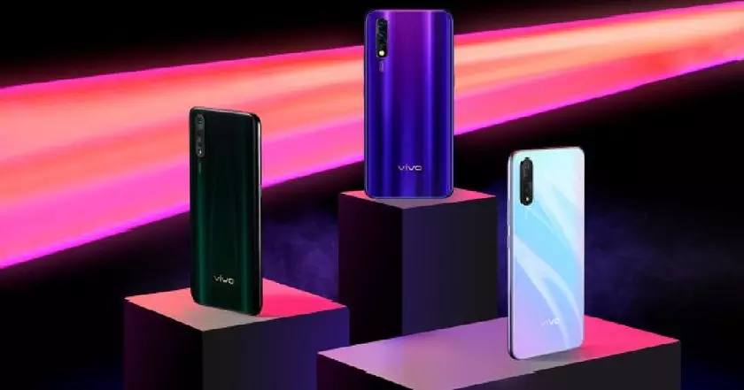 Vivo Z5: чип Snapdragon 712, тройная камера и батарея на 4500 мАч с обратной зарядкой за $230