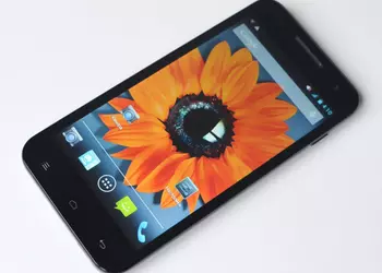 Just5 Spacer – первый смартфон от бренда необычных телефонов