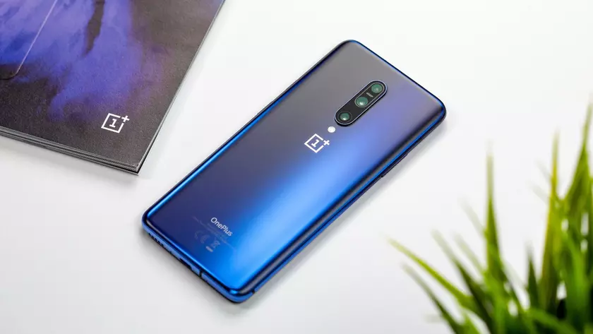 OnePlus 7 и OnePlus 7 Pro получили OxygenOS 10.3.0: добавили возможность скрывать вырез, улучшили работу ОЗУ и ускорили открытие приложений