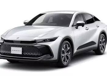 Toyota Crown: японский «император» готовит масштабное обновление для всей семьи